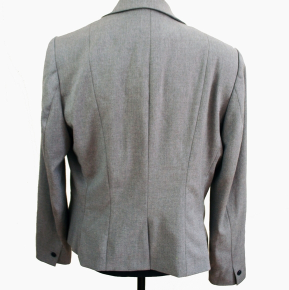 Grey Blazer with pink satin lining. - Picture 3 of 6
